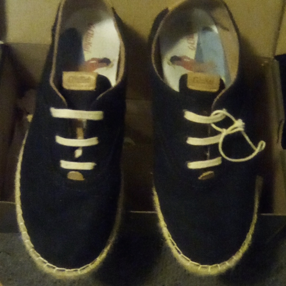 NWT Olukai Black Flat Shoes With Brown Leather And White Laced Sneakers